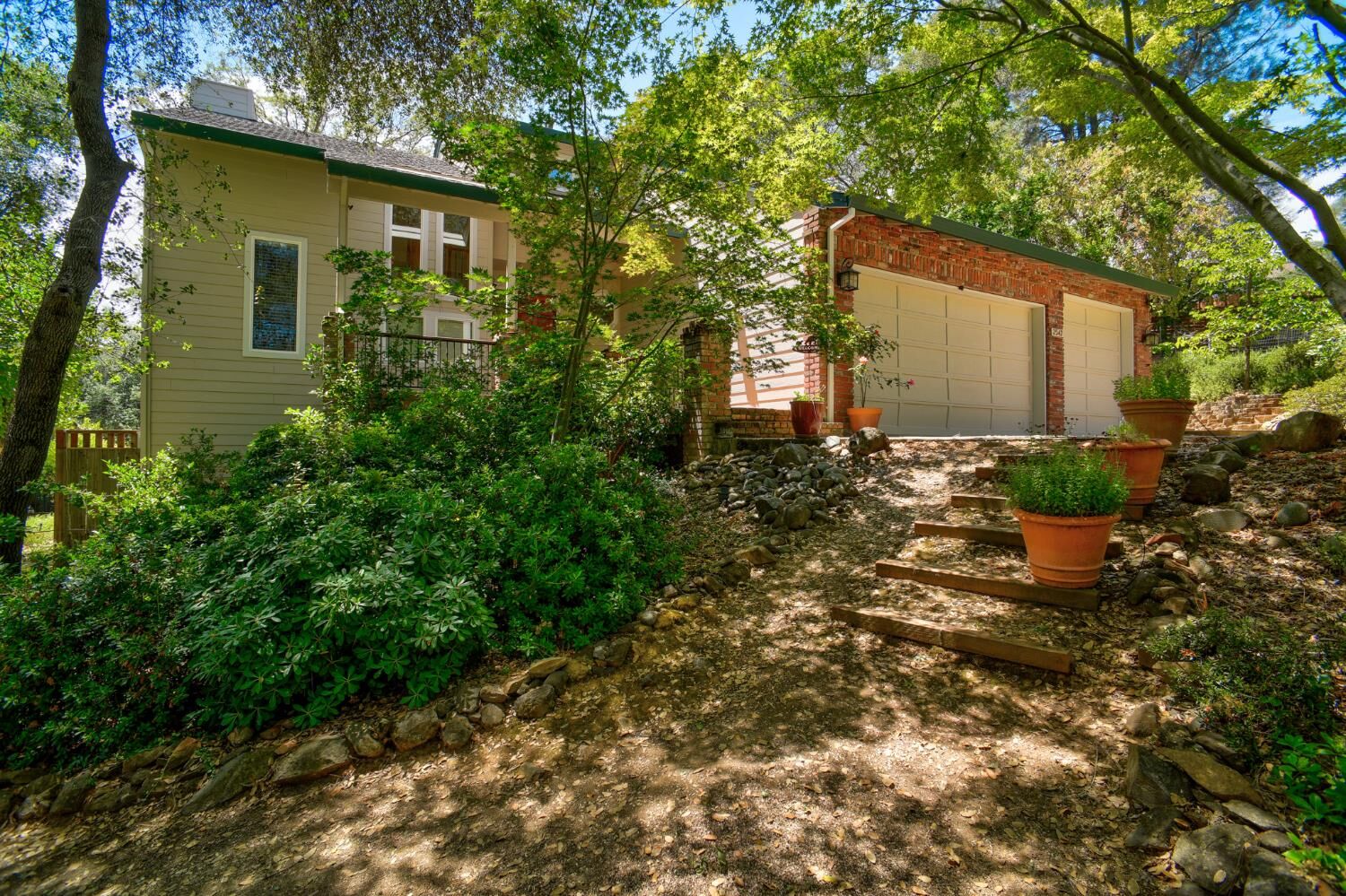 Property Photo:  2547 Lakeridge Oaks Drive  CA 95762 