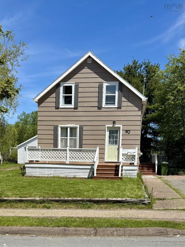 Property Photo: 90 Hillcrest Ave Avenue NS B2N 4L3