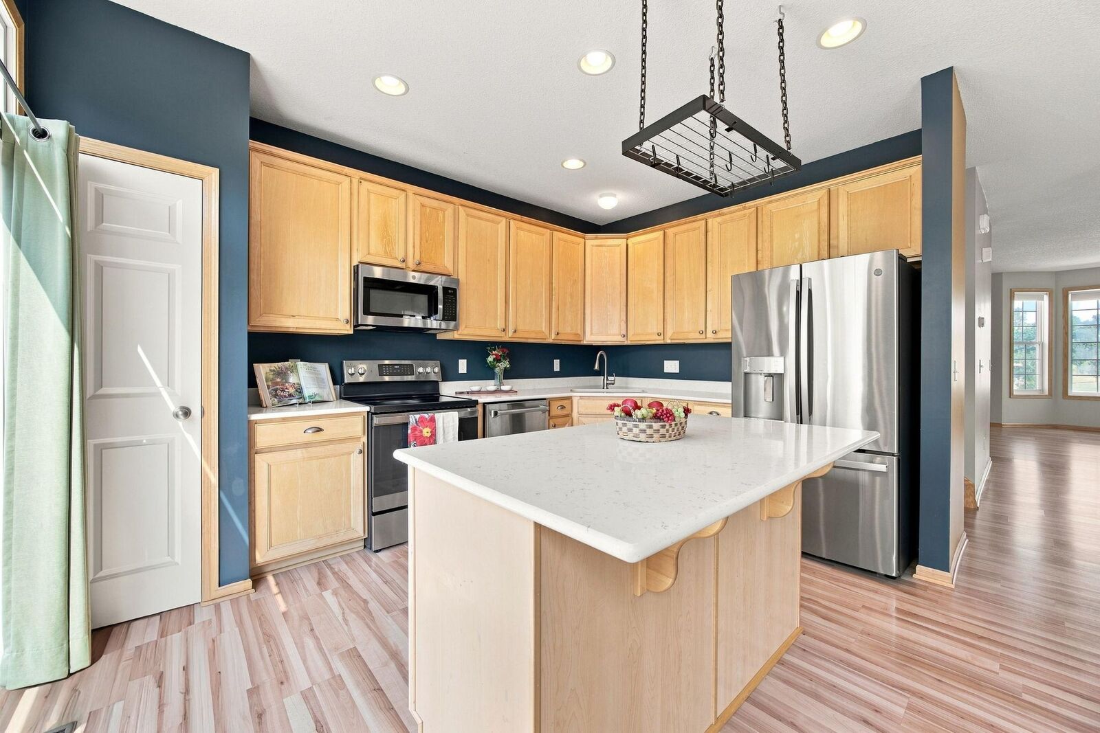Property Photo:  560 Huset Parkway NE  MN 55421 