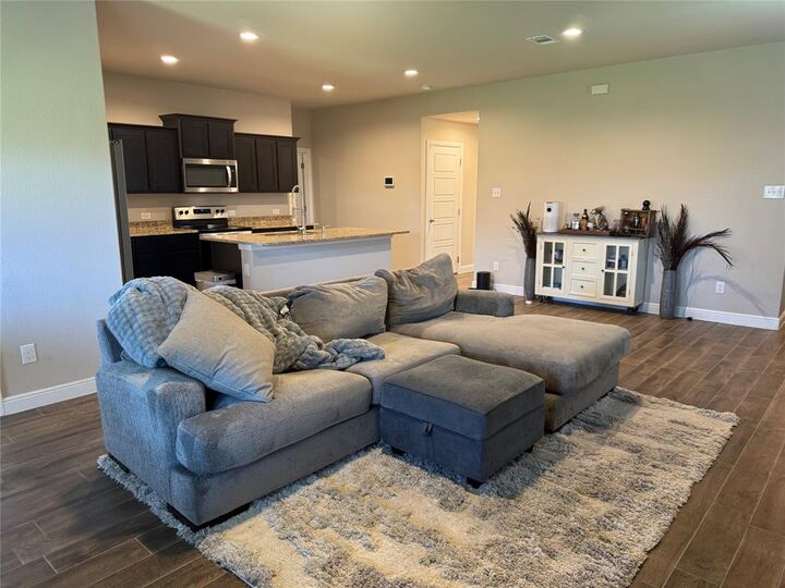 Property Photo: 716 Griffith Park Trail TX 76009