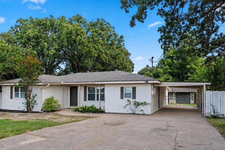 Property Photo:  604 Lee Street  TX 75482 