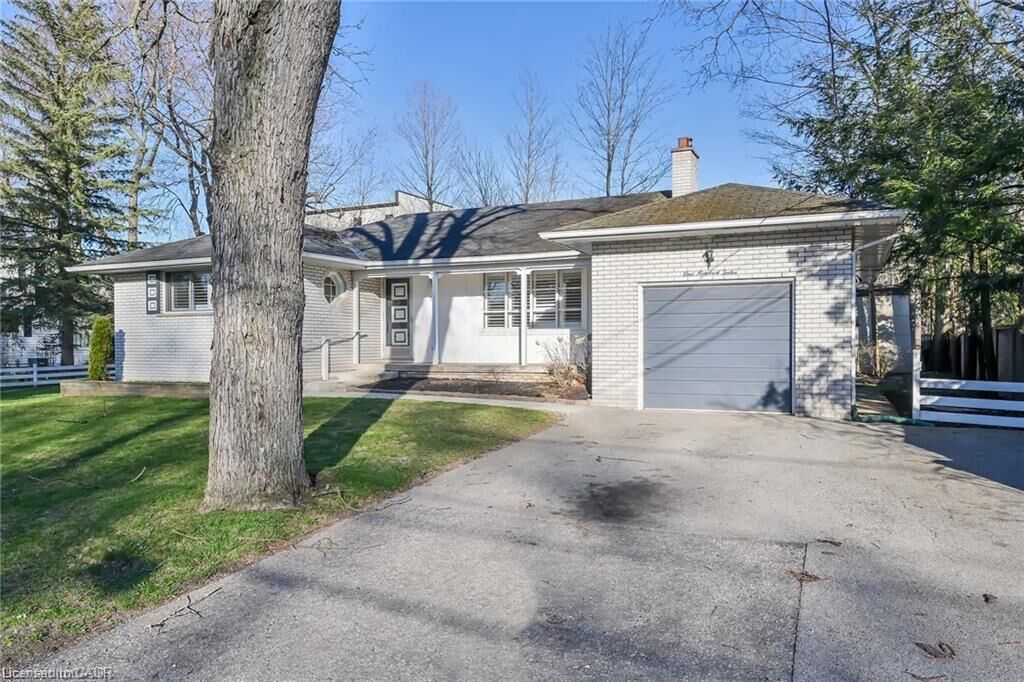 Property Photo:  112 Academy Street  ON L9G 2Y1 