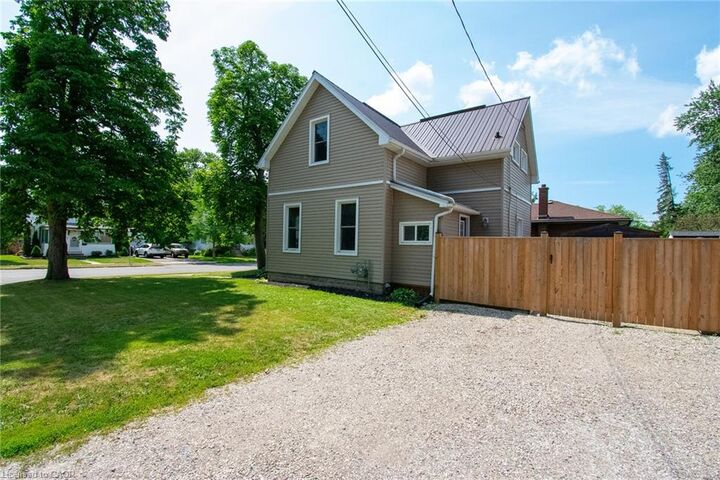 Property Photo:  820 Cedar Street  ON N1A 2K2 