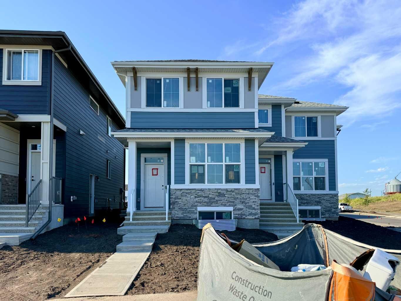 Property Photo:  1304 Mahogany Boulevard SE  AB T3M 4E3 