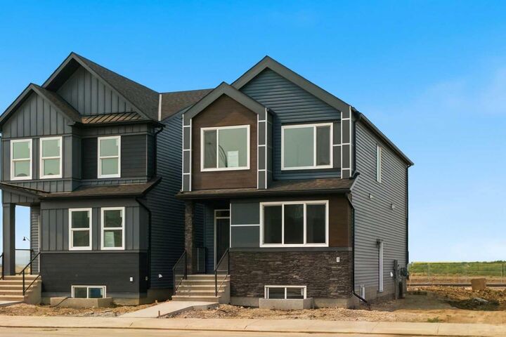 Property Photo:  37 Rosemary Gardens SE  AB T3S 1A6 