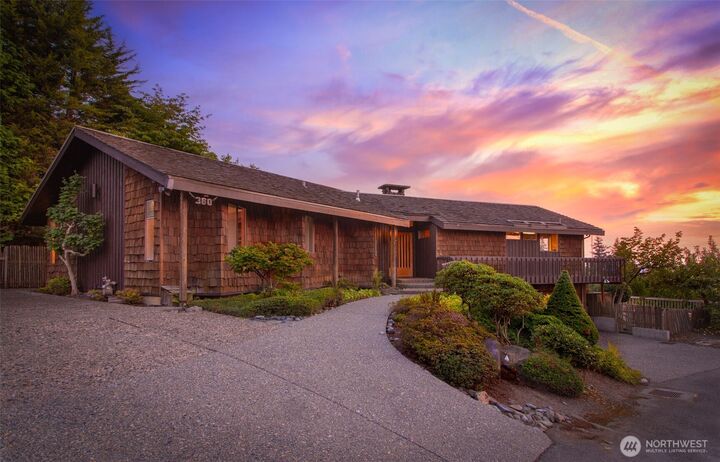 Property Photo:  360  Heather Road  WA 98203 