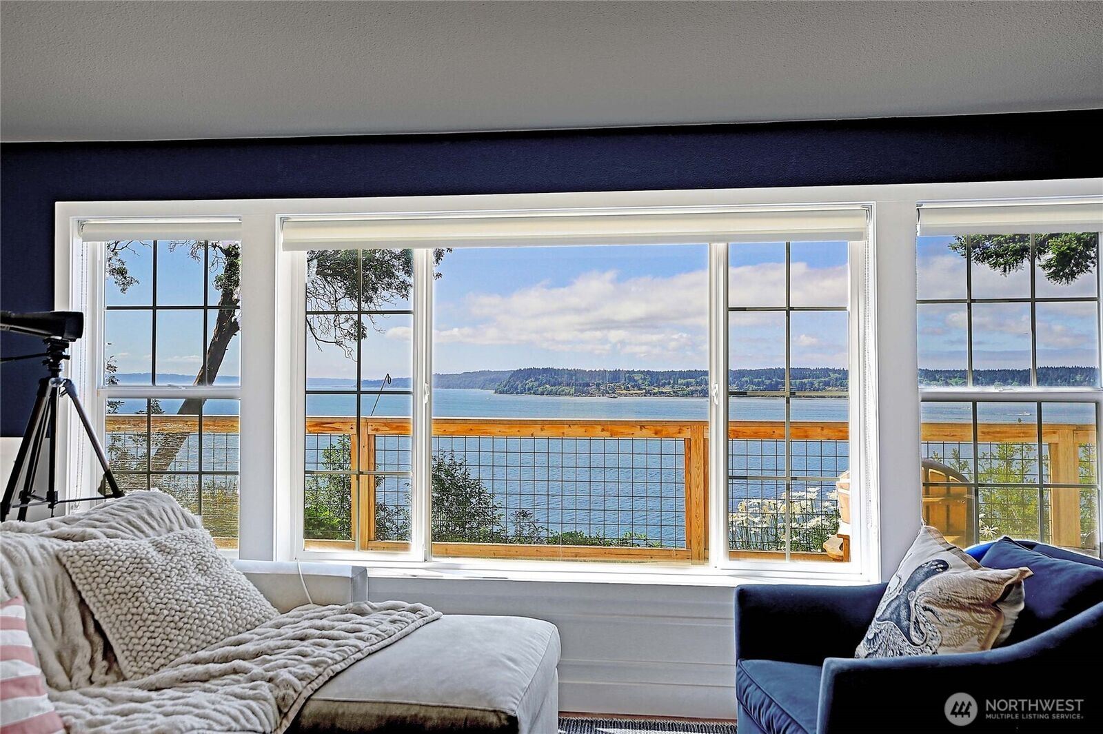 Property Photo:  2076  Gull Way  WA 98282 