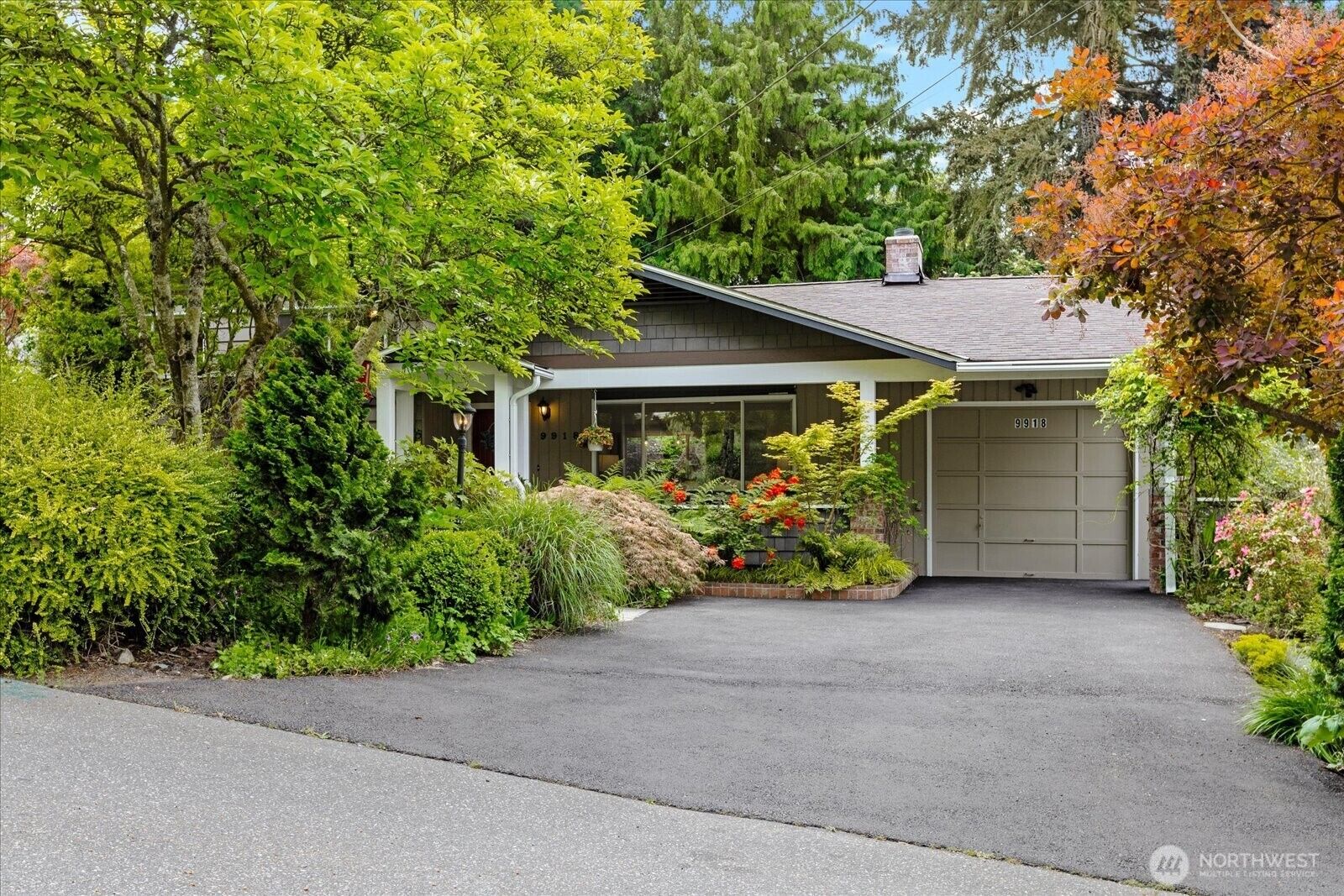 Property Photo:  9918  227th Place SW  WA 98020 