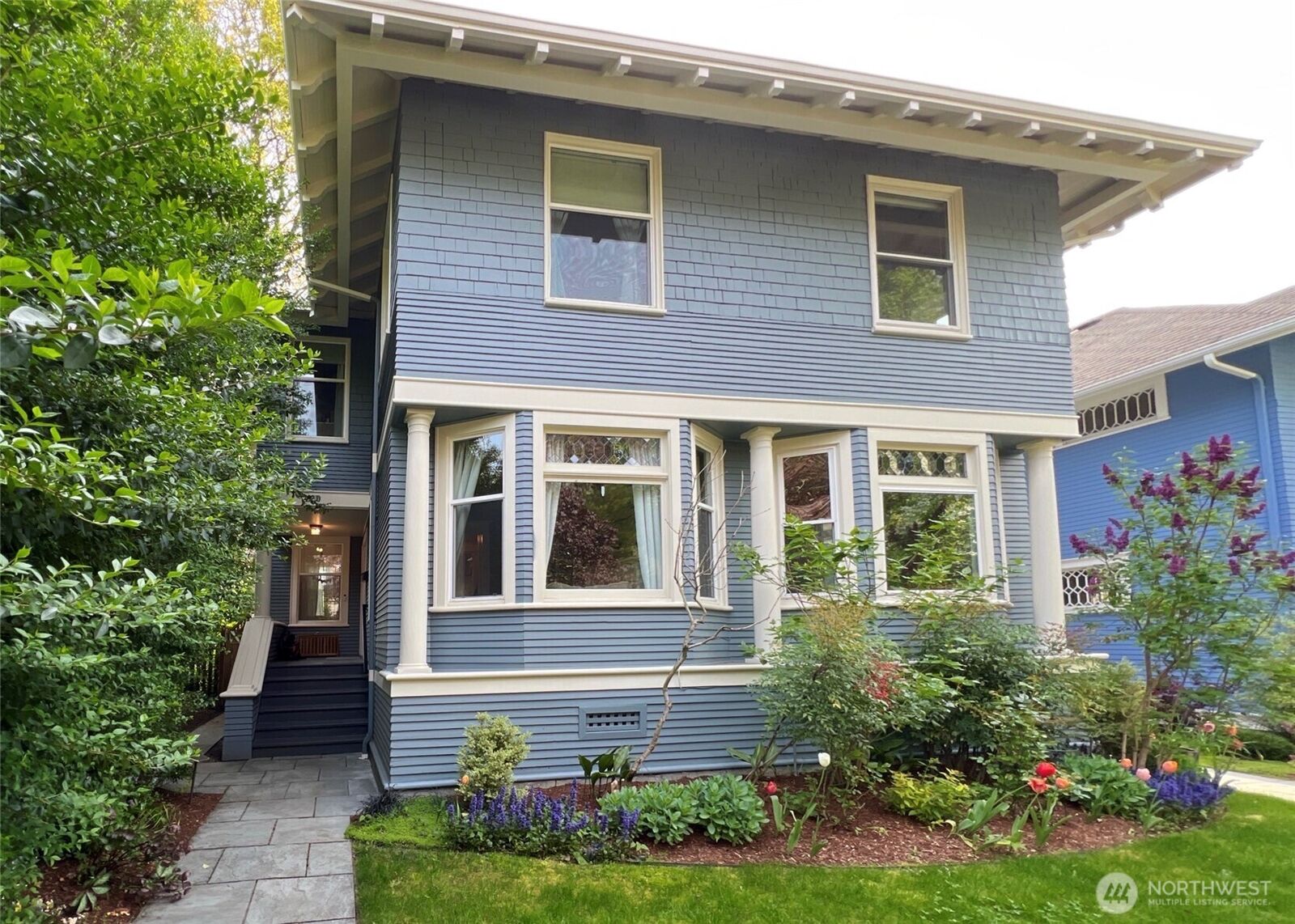 Property Photo:  420  16th Avenue E 420  WA 98112 
