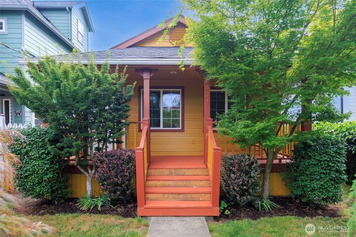 Property Photo:  521  Avenue C  WA 98290 