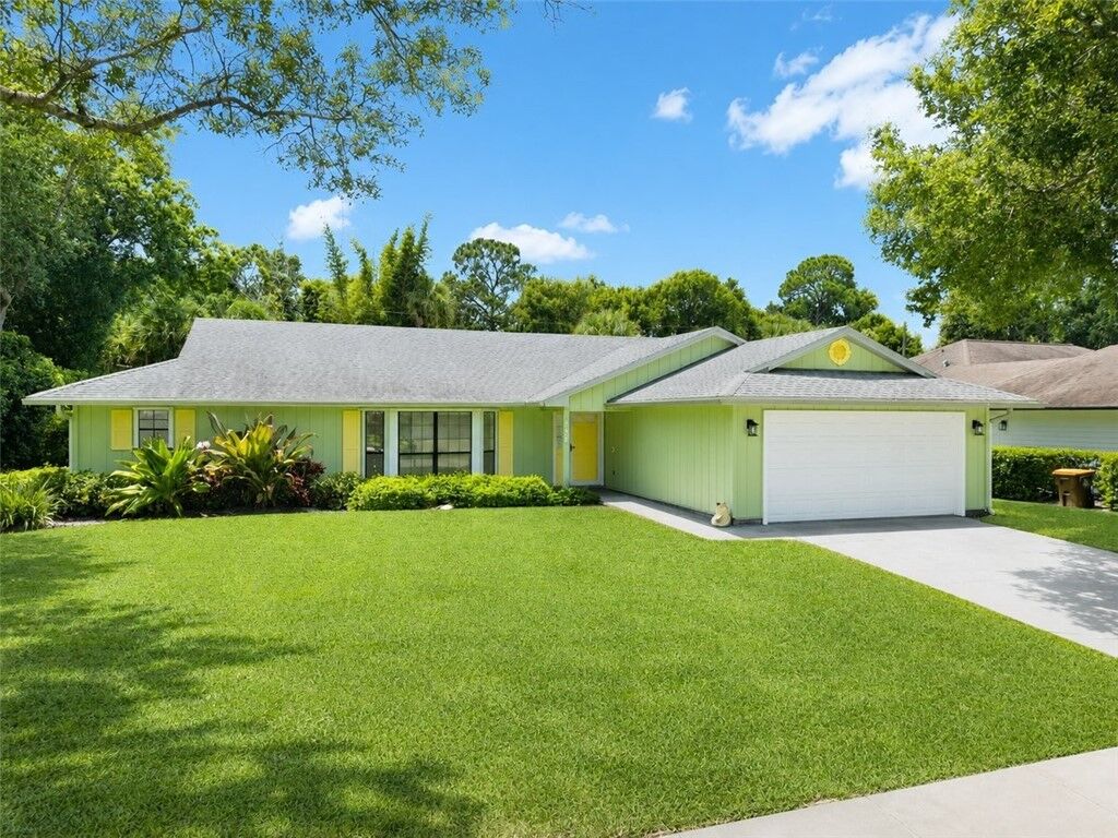 Property Photo:  101 40th Court  FL 32968 