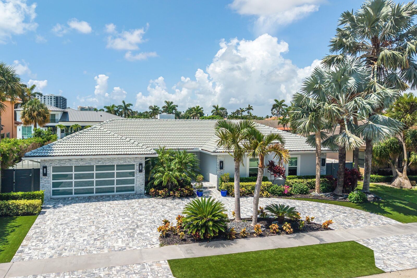 Property Photo: 884 NE Mulberry Drive FL 33487