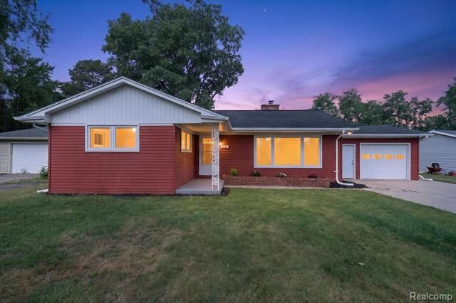 Property Photo:  9737 Silverside Drive  MI 48178 