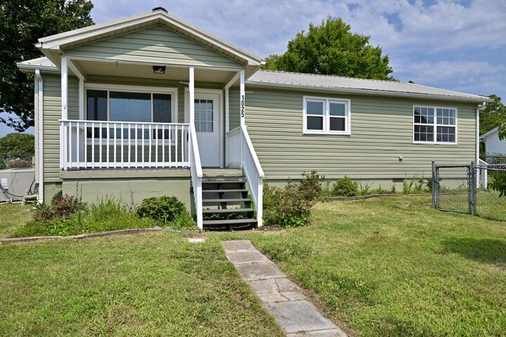 Property Photo: 1025 Hawk Street NE TN 37311