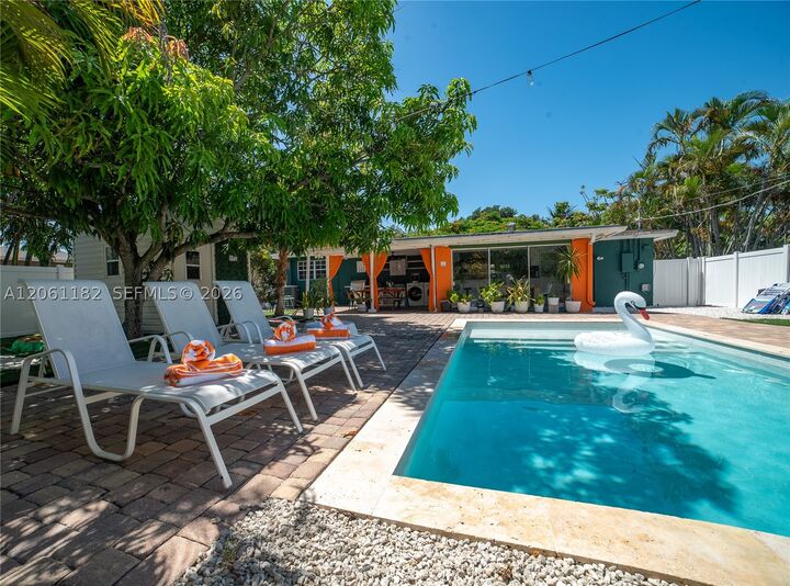 Property Photo:  1725 SW 30th St  FL 33315 