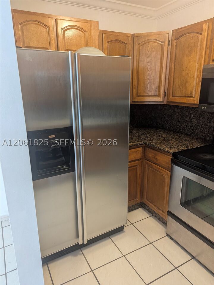 Property Photo: 1051 SW 1st St 411 FL 33130