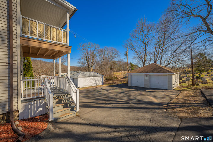 Property Photo:  