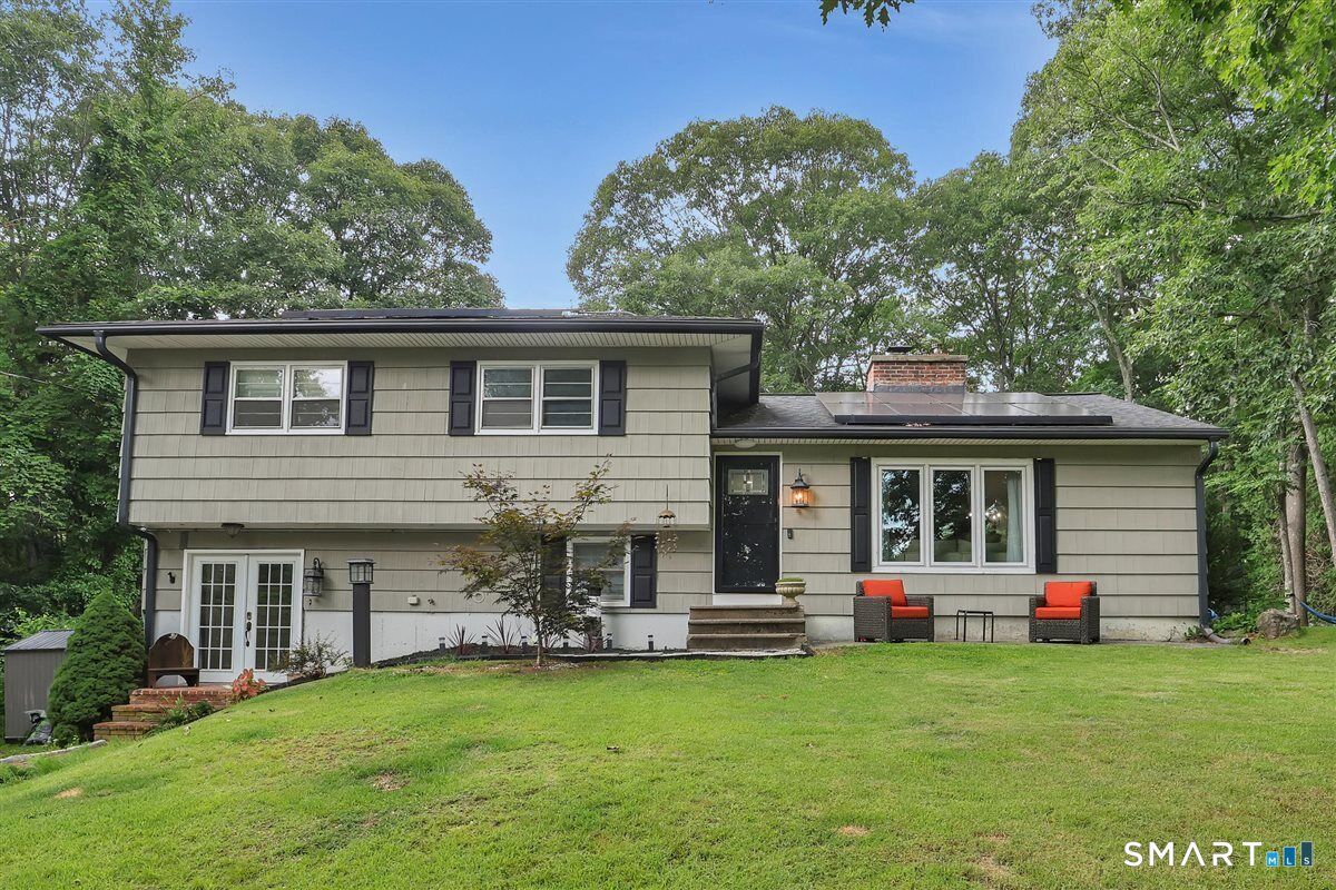 Property Photo:  51 Mount Vernon Avenue  CT 06708 