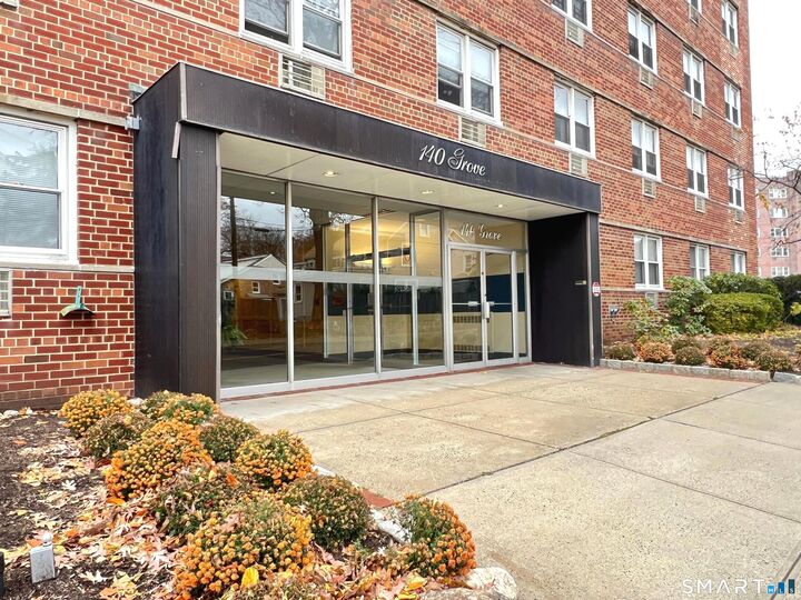 Property Photo: 140 Grove Street 5J CT 06901