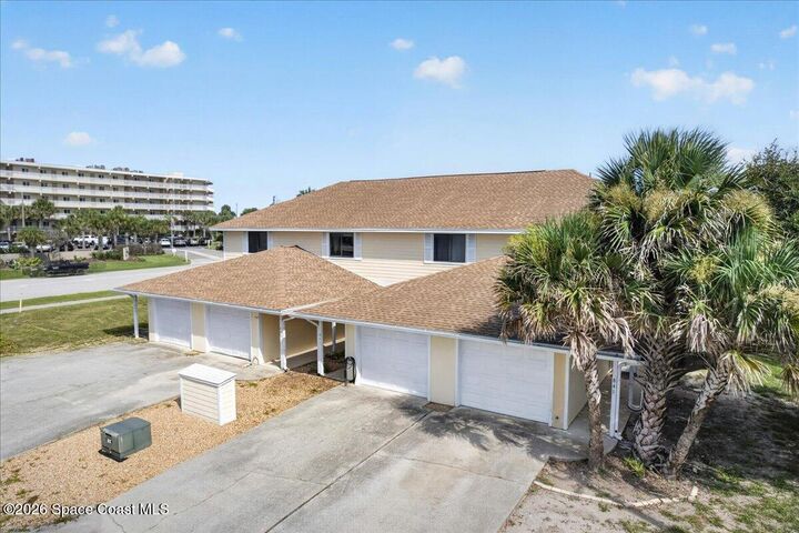 Property Photo:  841 E 14th Avenue  FL 32169 