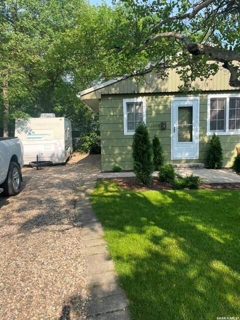 Property Photo:  1408 6th Avenue  SK S0G 4C0 