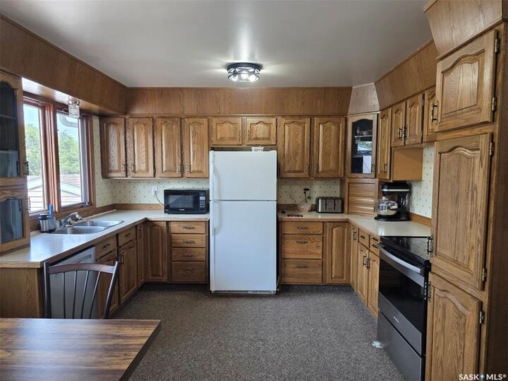 Property Photo:  341 Allen Drive SW  SK S9H 3A4 