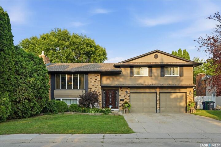 Property Photo:  123 Trent Crescent  SK S7H 4V1 