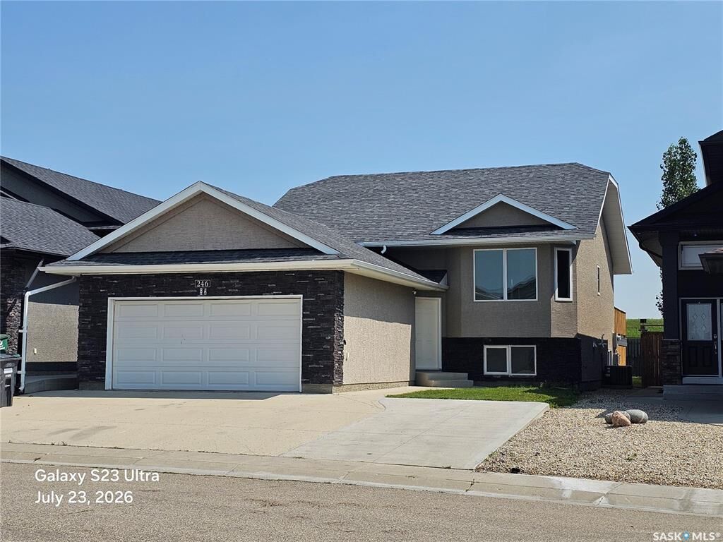 Property Photo: 246 Sutter Place SK S7T 0R3