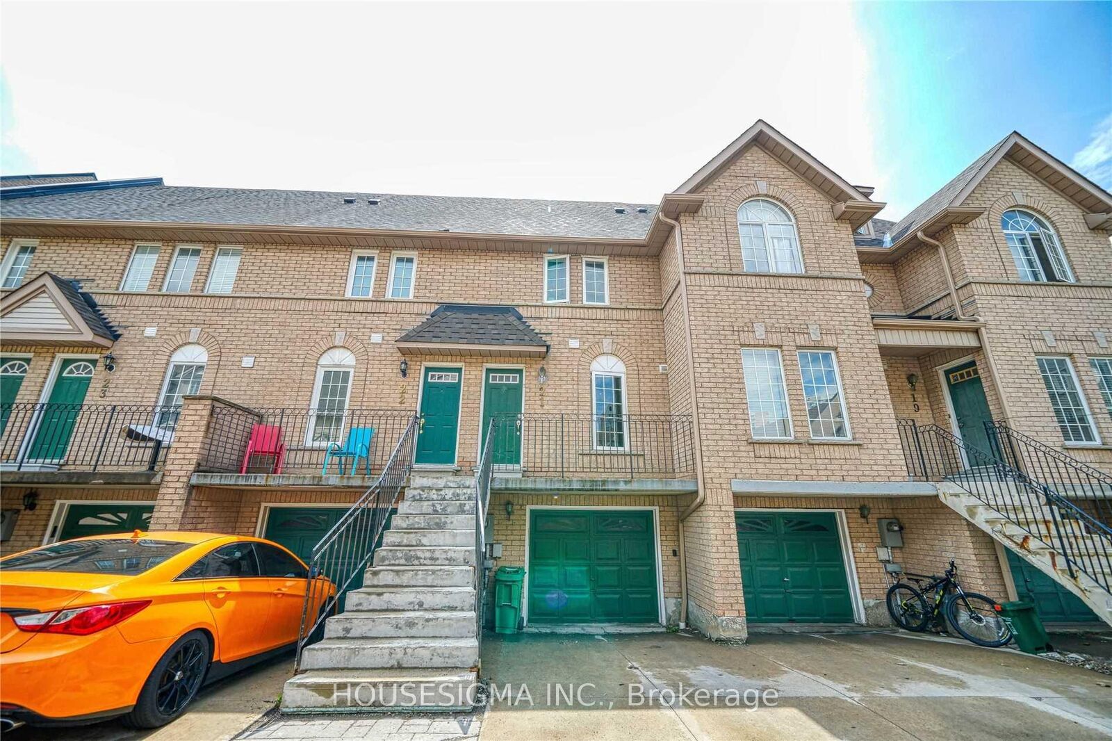 Property Photo: 80 Strathaven Drive 21 ON L5R 3V9