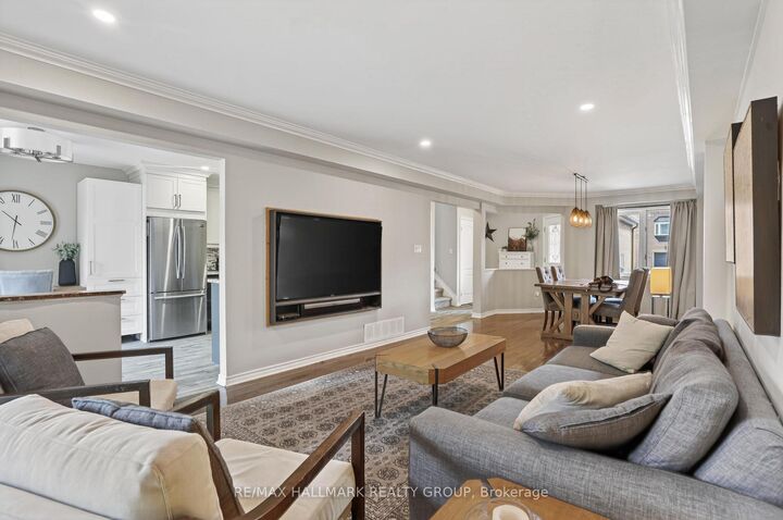 Property Photo: 3 Crossing Bridge Court ON K2S 1S2