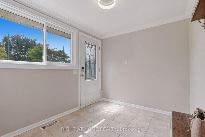 Property Photo:  2346 Edwin Crescent  ON K2C 1H7 