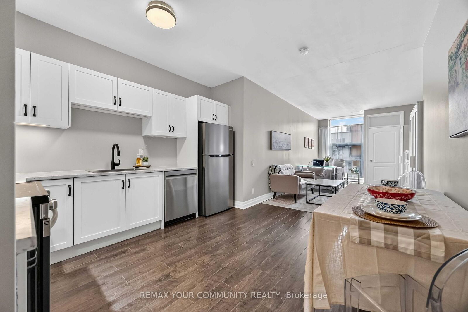 Property Photo: 44 Bond Street W 101 ON L1G 6R2