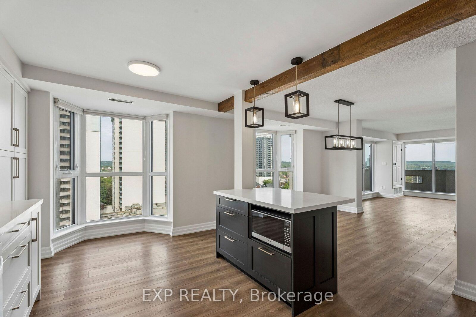 Property Photo:  67 Caroline Street S 1304  ON L8P 3K6 