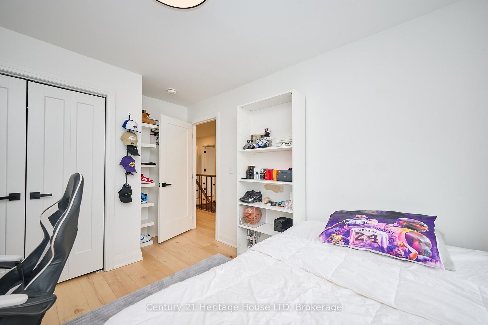 Property Photo:  18 Parkview Avenue  ON L2A 5L7 