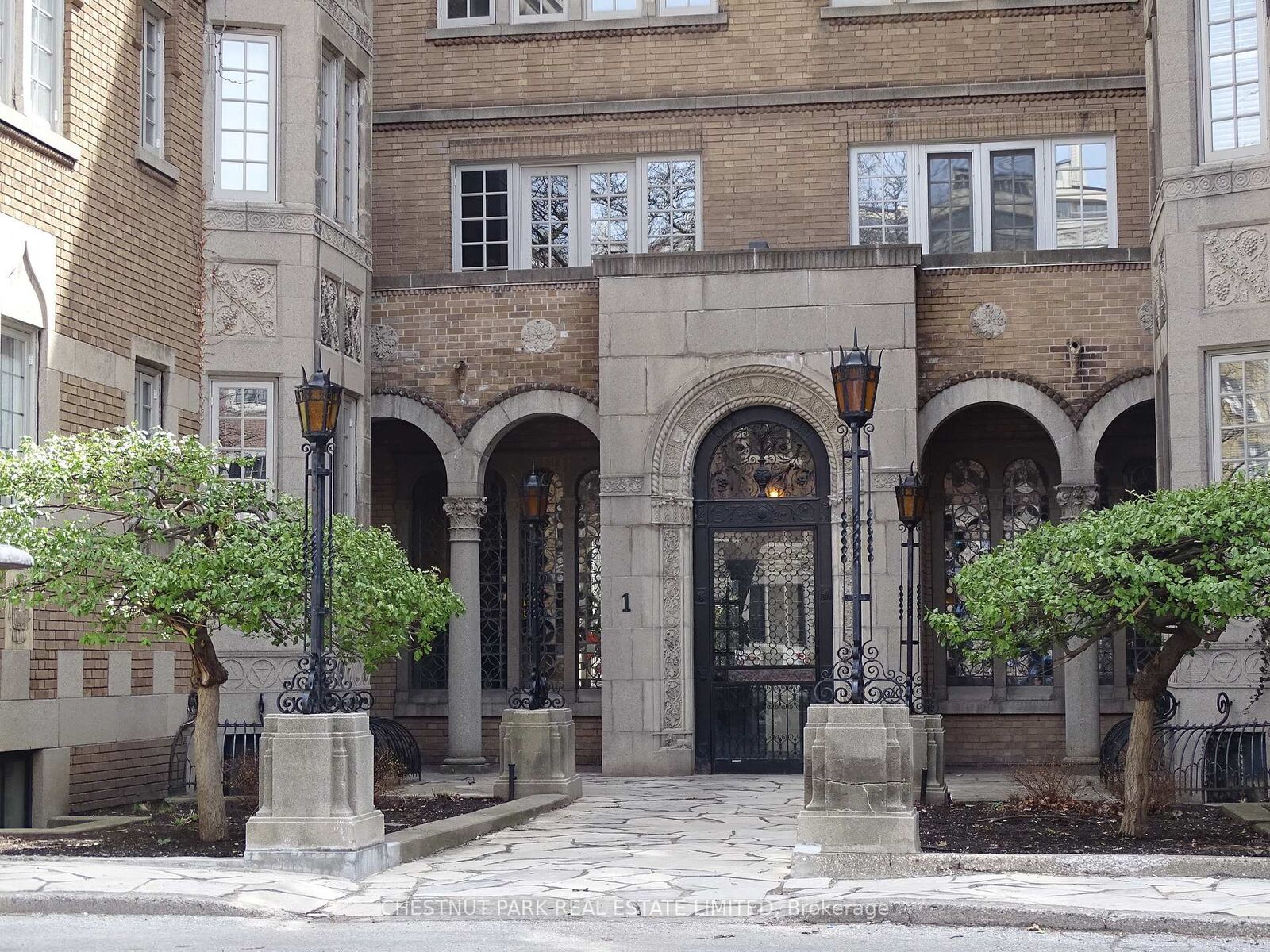 Property Photo:  1 Clarendon Avenue 405  ON M4V 1H8 