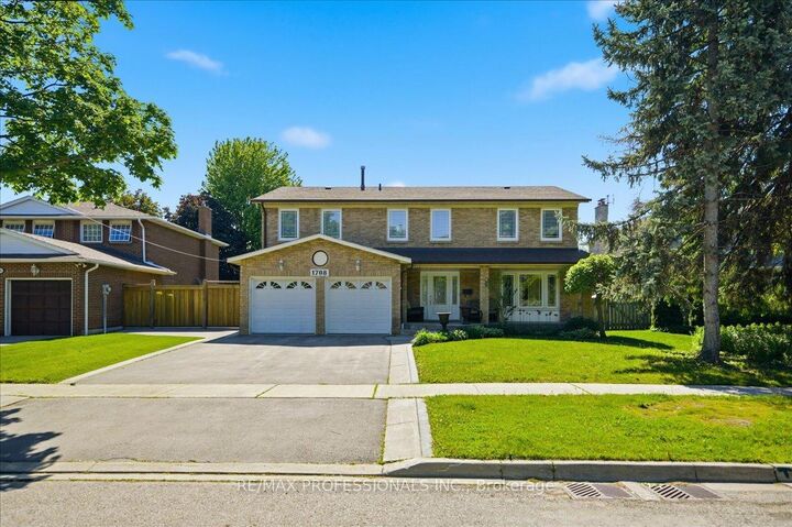 Property Photo:  1708 Woodeden Drive  ON L5H 3S5 