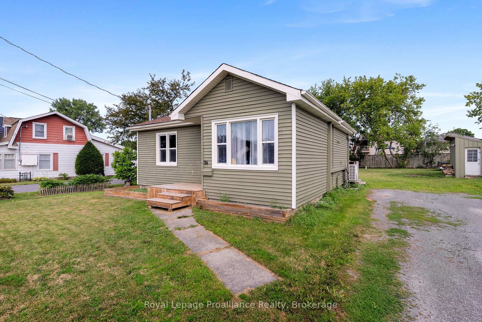 Property Photo:  36 Byron Street  ON K8N 2W1 