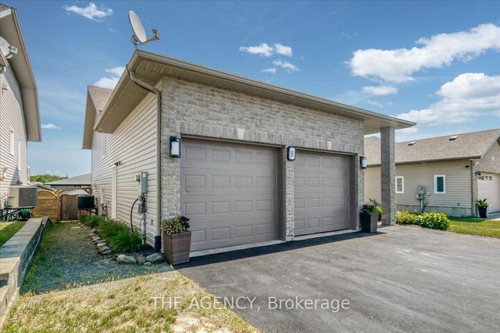 Property Photo:  8 Alliston Street  ON P3B 0B3 