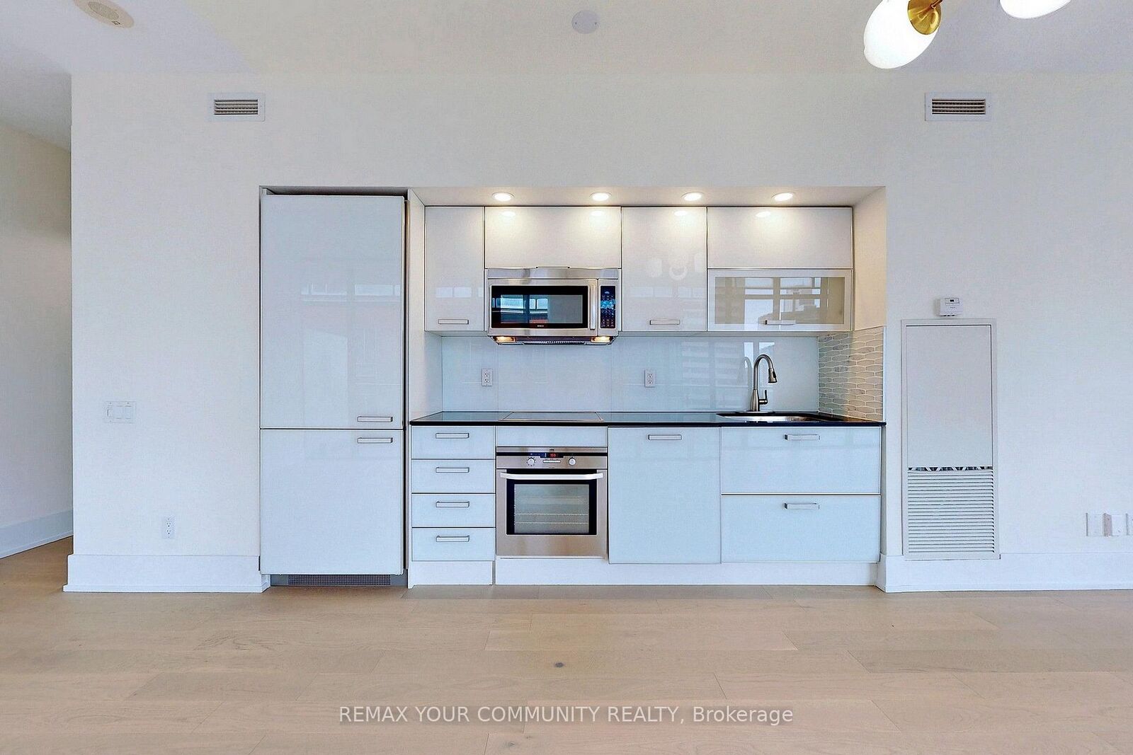 Property Photo:  33 Charles Street E 603  ON M4Y 1R9 
