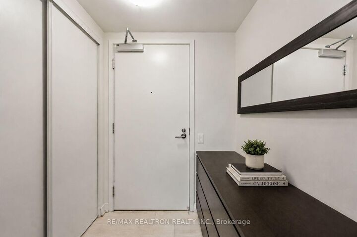 Property Photo: 6 Sonic Way N2010 ON M3C 0P1