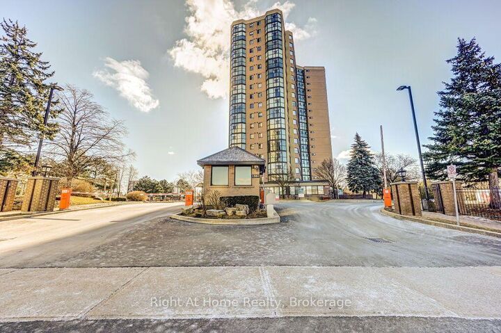 1360 Rathburn Road E 1509 — photo 1