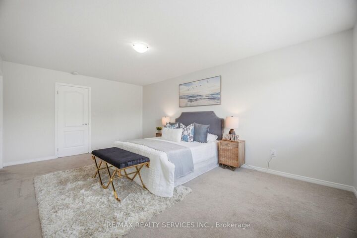Property Photo:  250 Esther Crescent  ON L3B 0H1 
