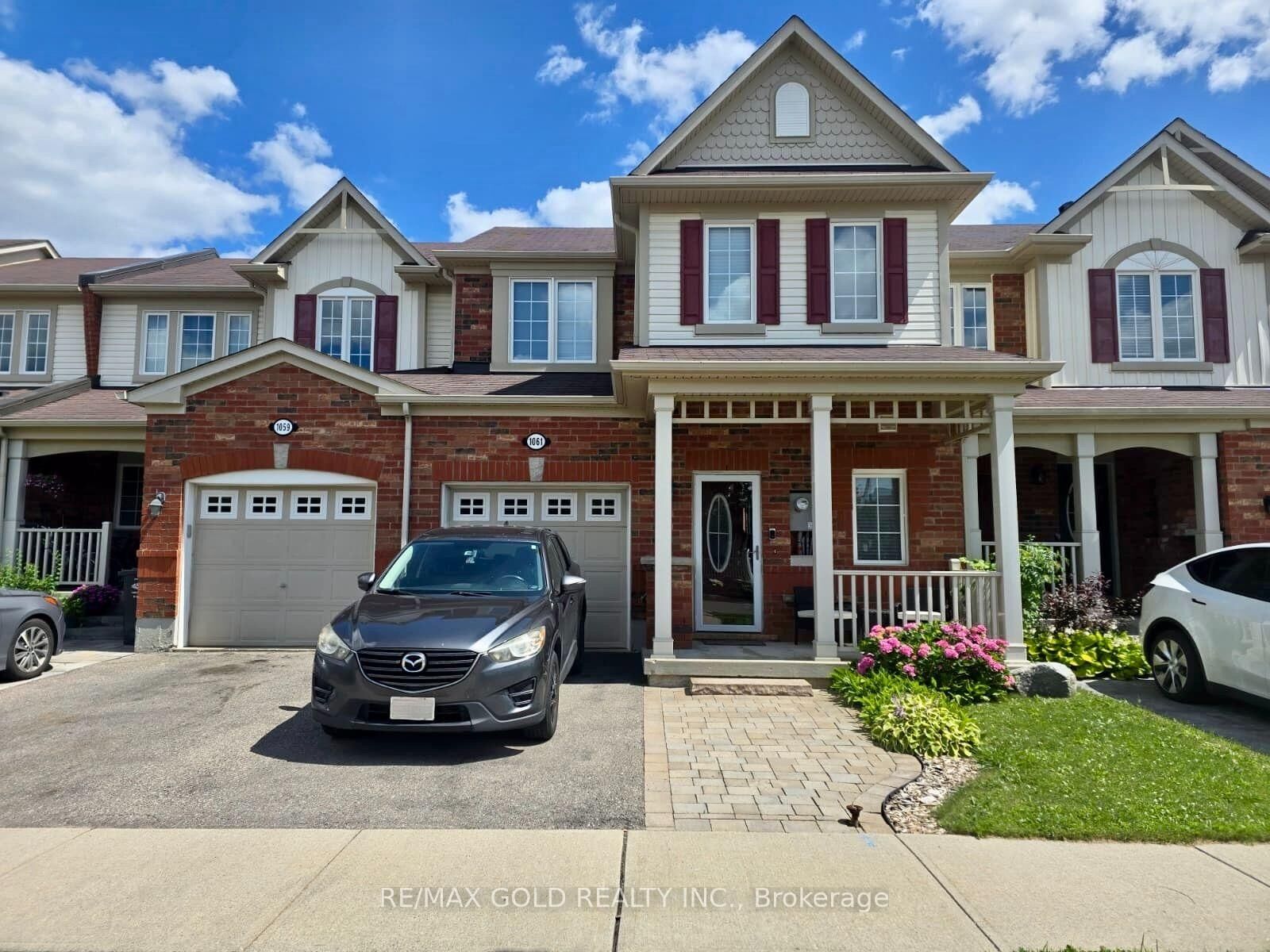 Property Photo:  1061 Nadalin Heights  ON L9T 8H3 