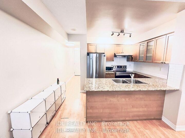 Property Photo:  761 Bay Street 907  ON M5G 2R2 