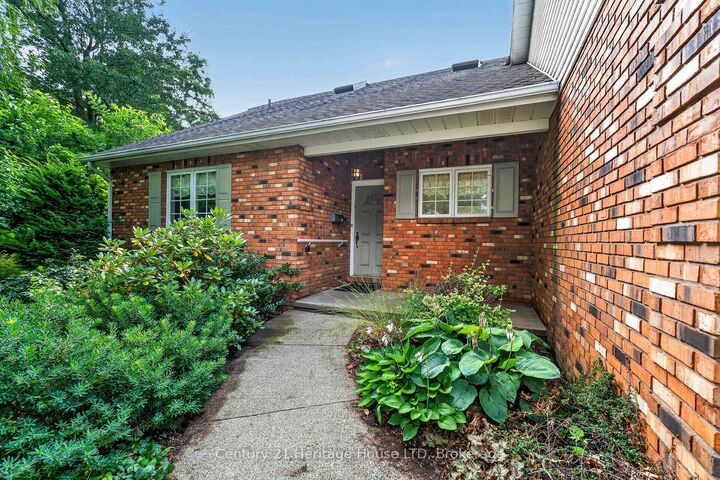 Property Photo: 6254 Gore Street ON L2J 4G5