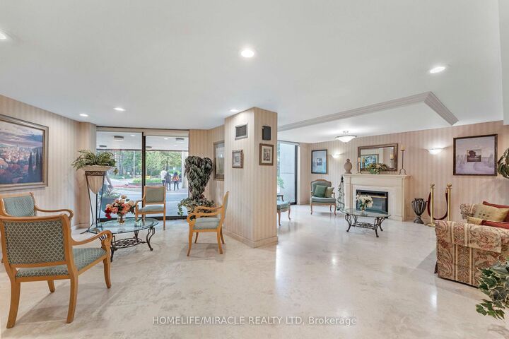 Property Photo:  3700 Kaneff Crescent N 202  ON L5A 4B8 