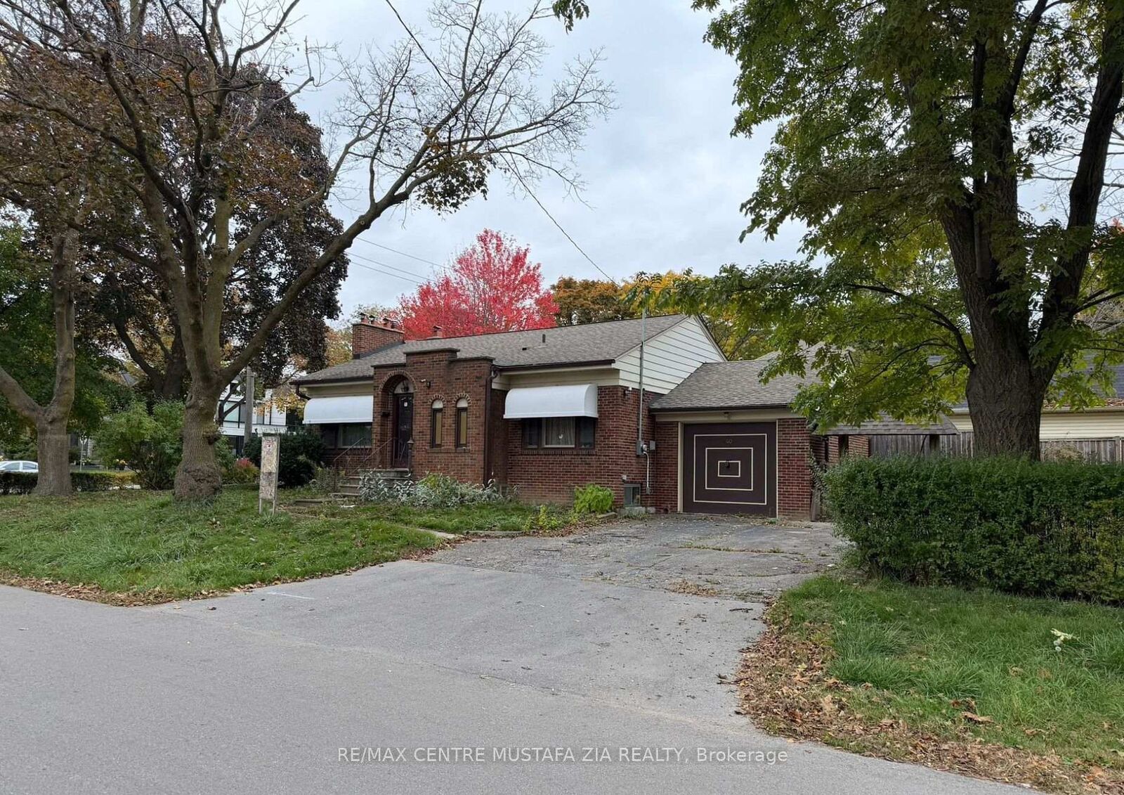 Property Photo:  40 Ovida Avenue  ON M9B 1E1 