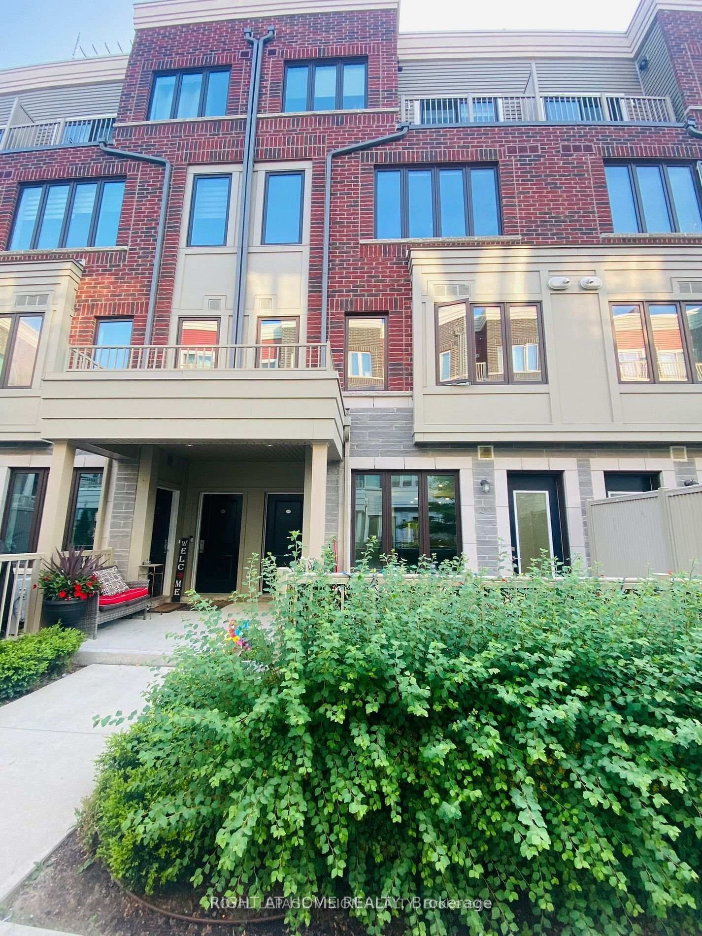 Property Photo:  85 Eastwood Park Gardens 24  ON M8W 0B2 