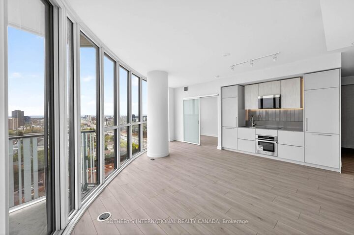 Property Photo:  1 Fairview Road E 3203  ON L5A 0B4 