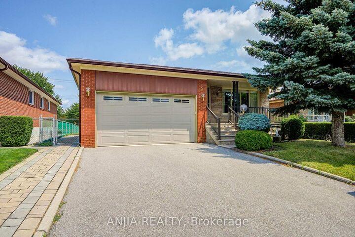 Property Photo: 5 Brantford Drive ON M1W 1E2